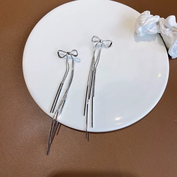 Simple and fashionable silver bow earrings - Picture 2 of 4